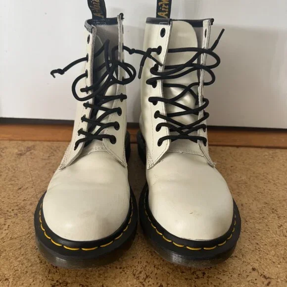 DR MARTENS White Leather 8-Eye Platform Combat Boots Shoes Size 8 - Picture 3 of 13